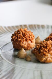 choux à la crème de chicorée et spéculoos choux à la crème de chicorée et spéculoos