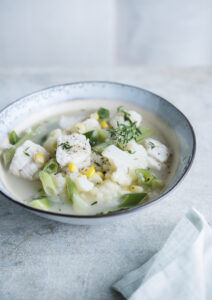 Ragoût de poisson au chou-fleur et au maïs
